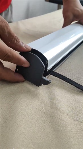 How to assemble an extremely narrow invisible rewinding screen window invisible screen box?