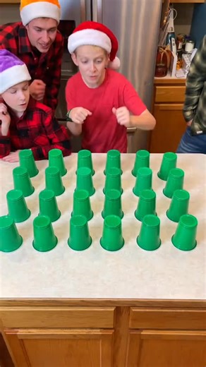 98K views · 1K reactions | The Christmas Bow Memory Game fyp christmas family dad partygame challenge holiday diy game | bennssonbros | Facebook