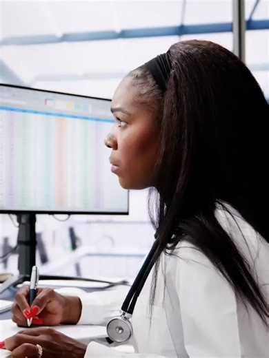 🔹Hospital Databases and Intelligent Clinical Information Management Hospital databases allow for the structured organization, storage, and analysis of health information. This facilitates more secure, efficient, and useful management for daily clinical practice. In this sense, transforming data into relevant information improves decision-making, the quality of care, and patient safety. Therefore, these tools are key to the digital transformation of the hospital environment. 👉 Specialize in hos