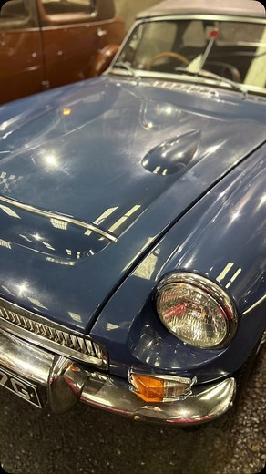 We might be missing the Californian sunshine and vibes 🌴 but it’s good to be home to these beauties🇬🇧🏁 Interesting new collection of Vintage & Classic Cars incoming during early January. #vintagecarsdaily #rarecars #vintagesportscarclub #britishcars #getoutanddrive #vintagecar #vintagesportscar #britishsportscarshop #california | Robin Lawton Vintage and Classic cars