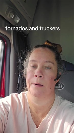 #TornadoWatch, #TruckerSafety, #StormChasingTrucker, #HighwayAlerts, #TruckerPreparedness. it’s about the unique and often perilous intersection between trucking and severe weather. Truckers, who drive for long hours on the open road, often face sudden storms or even tornadoes, making preparation, quick thinking, and safety absolutely critical.