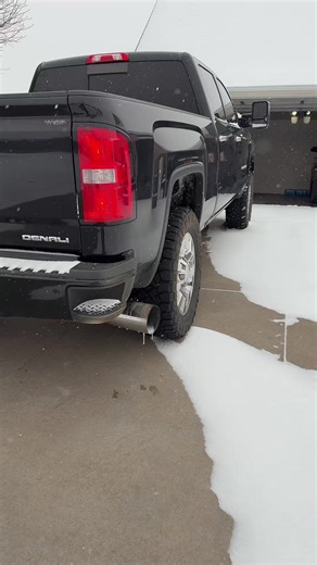 Cold Start of L5P Duramax Truck in Action