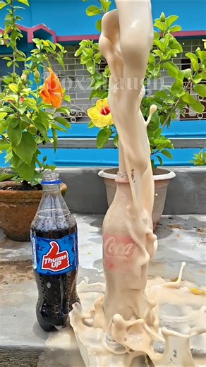 Coke Vs Baking Soda 🤯 Crazy Reaction 😲😱 #trending #coke #reaction #shorts