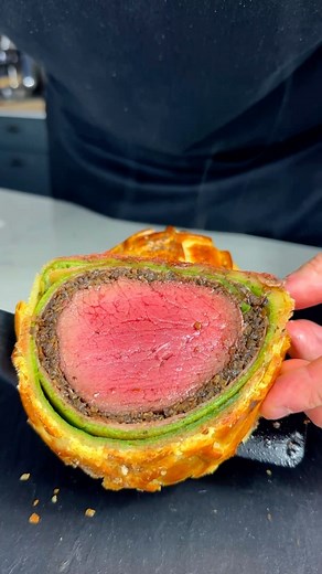 2.4M views · 517K reactions | Beef Wellington 數 #reels #food #asmr #beefwellington #beef #christmas | Sam Way | Facebook