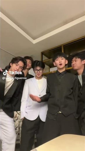 sino pinaka pogi sa lima comm nga kau‪@Mannix_Squad‬ ‪@mamibhie‬ ‪@MannixTV‬