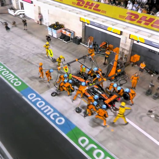 348K views · 4.3K reactions | Happy one year anniversary to McLaren's incredible, record-breaking pit stop! 勞 Team Papaya excuted a stunning 1.80s pit stop when Norris pitted on lap 27 of the Qatar Grand Prix  | F1 | Facebook