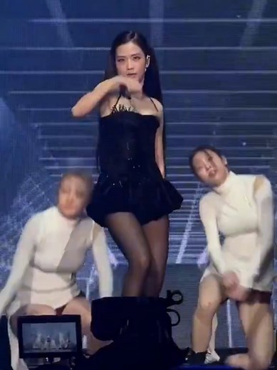 Jisoo's Dance Highlights in Tokyo After Earthquake