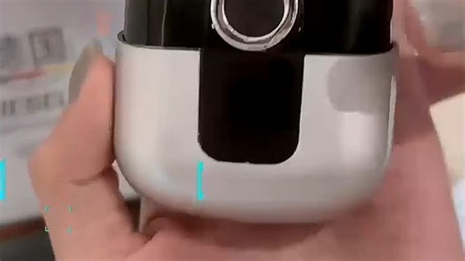 宝马1系(120i)动力出色，操控灵活，市区通勤轻松应对拥堵，油耗低至6L/100km，适合年轻家庭日常驾驶。