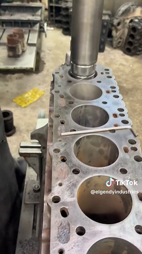 ‏Engine block machining operation 👷🏭 #machining #turning