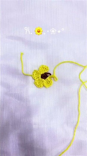 crochet floral hair clip🌼 | Click the link to place your order ➡️ https://thestitchberry.dm2buy.com
