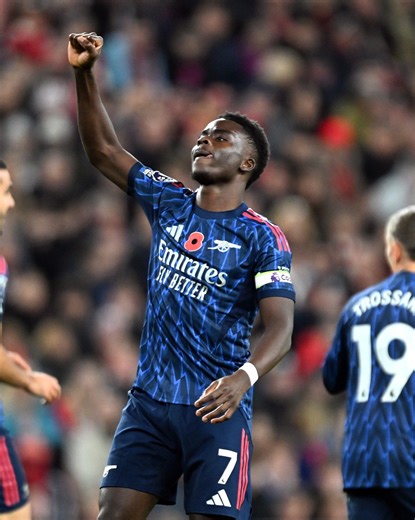 A captain's contribution from Saka 🤝 Shot on Google Pixel 🤳 | Arsenal