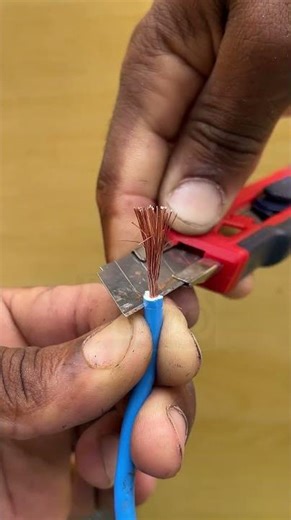 A great tip to quickly install a wire connector#Global #Electrician #Curiosity
