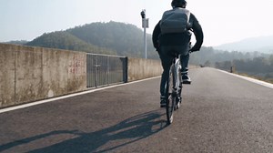 Lamicall Bike Phone Mount Holder - Motorcycle Phone Mount, Adjustable Cell Phone Holder Gifts, E-Bike Bicycle Scooter Handlebar Cradle Clip for iPhone Air 17 Pro Max, 16 15 Plus, 14, 4.7-6.8" Phone