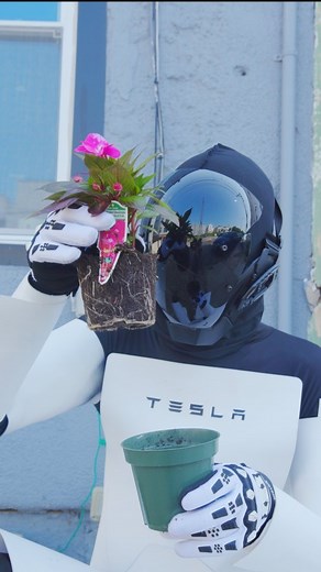 CheeseParade on Instagram: "Teslabot finds his purpose (Part 2)"