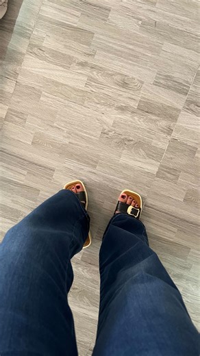 Lai | Social Media Manager for Health Practitioners 🌱 on Instagram: "Here’s what you need to do as a social media manager: Build these systems 👇 • Client onboarding system – clear scope, deliverables, timelines • Content planning system – pillars, calendar, batching • Posting & approval system – drafts, revisions, final sign-off • Engagement system – daily comments, DMs, lead tracking • Time-blocking system – work hours, breaks, and stop time That’s how you manage multiple clients and still ha