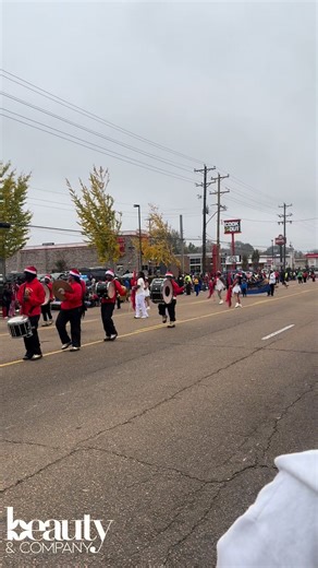 This is just a SMALL recap of the Whitehaven Christmas Parade 🎄‼️ Shoutout to ALL of the schools and organizations that participated in the 29th annual Christmas Parade for Whitehaven‼️ 📍4259 Elvis Presley Blvd, Memphis, TN 38116 | Beauty & Company