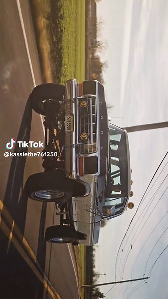 We need more old trucks out on the road. And more photographers shooting them! #ford #f250 #supercab #dentside #1979 @jerzdents