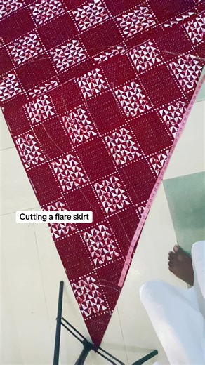 How go cut a flare skirt #tymlezbylyna #timelessfashion #modestfashion #sewing #newbusiness #beginnersewist #ghanatiktok🇬🇭 #ghanaseamstress #fyp #viral_video #dresscutting #dresspatternmaking