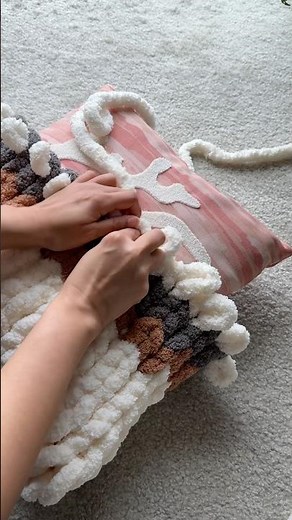 Easy tutorial to make chunky pillow cases | hand knitting projects under 1 hour #cushioncover #knit