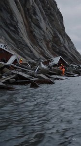 https://www.juguetesarango.co Desgarrador panorama tras el tsunami causado por el terremoto - Heartbreaking Aftermath of Tsunami Triggered by Earthquake Imágenes impactantes muestran el desgarrador panorama dejado por el tsunami que siguió a un potente terremoto. Casas destruidas, calles inundadas y una comunidad devastada que lucha por levantarse. Este video revela la magnitud del desastre natural y el coraje de quienes enfrentan la tragedia. 🌊💔 Prepárate para estremecerte con este testimonio