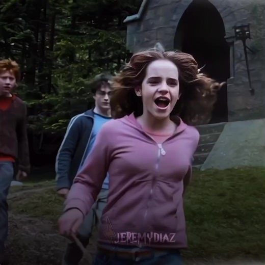 Draco still cries in the shower to this day 🤣 #harrypotter #hermionegranger #emmawatson #dracomalfoy #ronwesley