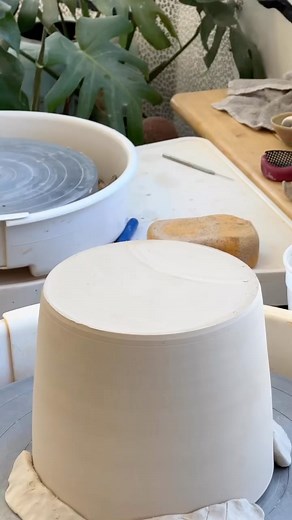 29K views · 185 reactions | How to trim a planter ❤️ ••• Follow @alexbeckceramics for more! | The Ceramic School | Facebook