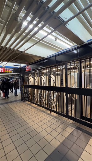 People going crazy over this exit to the Port Authority Bus Terminal being closed. “This is the only exit I know, I Don’t know any other”. #NYCSubway #NYC #NewYorkCity #PABT | NYC Subway Life