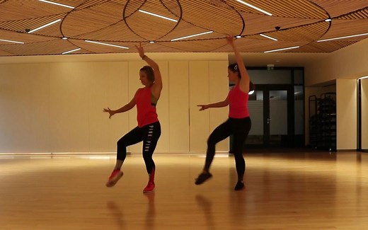 热门ZUMBA舞蹈，音乐动感带劲，跳起来很有感觉！