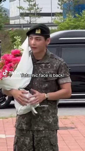 Taehyung's Expressive Tata Mic Face Returns!