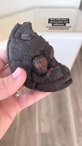 Ultra chewy and super chocolaty cookies, with perfectly crisp and buttery edges. This Insomnia Cookies copycat recipe is one you have to try! Recipe link in comments! Cooking with Karli #cookies #copycat #copycatrecipe #gourmetcookies #tastytreats #baking #bakingfromscratch #chocolate #chocolatelovers #ChocolateChunkCookies | Cooking with Karli