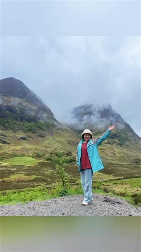 英国-苏格兰🏴󠁧󠁢󠁳󠁣󠁴󠁿格伦科峡谷。格伦科峡谷是苏格兰高地西部极具代表性的冰川峡谷，以苍凉壮美的风光，血腥历史与经典影视取景闻名，峡谷南侧的三姐妹山是标志性景观。电影007的一些片段；哈利·波特；勇敢的心等部分外景都在这里拍摄。
