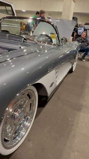 The 1961 Corvette didn’t need wild graphics to steal attention — just timeless lines and pure American style. 🔥 #1961Corvette #C1Corvette #ChevyCorvette | RJ fbreels car show