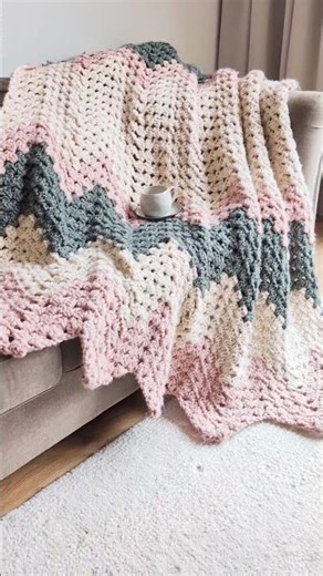 Chunky Crochet Chevron Throw Pattern - Free Pattern #crochet #crochetblanket