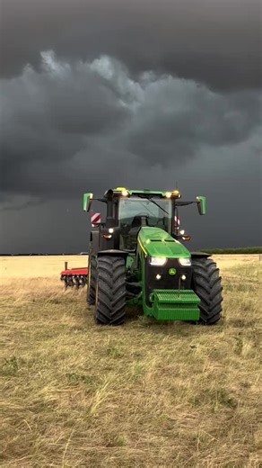 Ciągnik John Deere w akcji - Przepiękne zdjęcia!