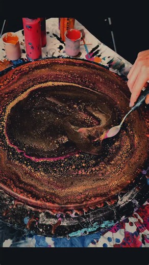 Hi, I’m Amanda. I’m a classical trained artist that likes to create fluid art with a twist. I’ve combined my love of the ocean with the medium I believe captures it best—fluid art. The ocean and its creatures move and flow with the grace of the water that gives them their shape and allows them to move, so what better way to capture their essence than with paint in the same fluid state? 🌊 If you love the ocean as much as do follow along to see more fun and fluid oceanic wonders. 😊 #oceanart #je