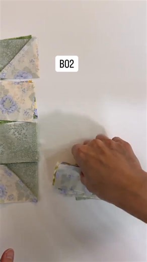 Today's block is Tulip, and finishes at 8 "square. It's easy and beginner-friendly, and it uses the B02 and B03 fundamental techniques. Remember to press your seams for accuracy, and you'll get those beautiful points to match perfectly." "Quick Reminder: Please review the B02, and B03 sewing methods before you begin piecing! Star I: Success size at 8x 8 inches It is easy to make, suitable for beginners and uses B02, and B03 basic techniques. Importantly, iron the seams smoothly for accuracy and 