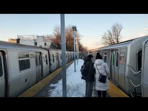 R211A (B) and R160 (Q) trains racing at kings highway