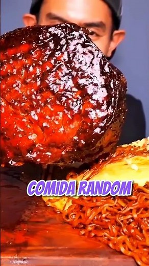 Chino comiendo asmr carne con pasta