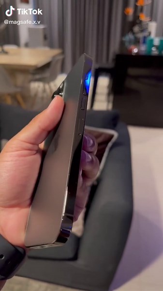 Graphite • iPhone 13 Pro Max • Cinematic mode • 3x Zoom.🔥 #graphite #13promax #iphone #apple #magsafe #travel #tech #aesthetics #photography