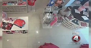 VIDEO: women stealing from Victoria's Secret