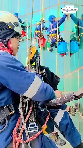"Window cleaning on skyscrapers: incredibly demanding work" (Window cleaners on tall buildings face unique challenges, including safety risks and physical demands.) #worldcountrysidelifevlog #urbanlife #citylife #countrylife #skyscraper #building #hardwork #windowcleaning #highlightseveryone #fbreels #StarsEverywhere DISCLAIMER NO COPYRIGHT INFRINGEMENT INTENDED. | World Countryside Life Vlog