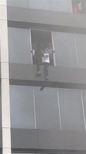 Fire outbreak at Lagos Island UBA Bank Afriland Towers. Occupants using alternative exit route to safety #UnitedBankforAfrica #followers | Foluke Martins