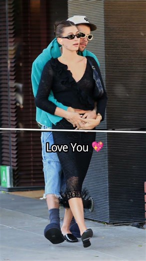 Justin Bieber spotted enjoying time with his wife Hailey Bieber In Skylrk Reverse Zip up#viralshort