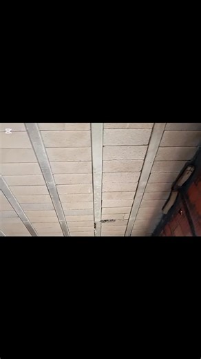 J'ai décidé qu'on puisse démolir rapidement ce plancher, car ça présente un danger énorme 🚨 Je lance une formation 100% gratuite sur les meilleurs @logiciels d’architecture (AutoCAD, Revit, ArchiCAD, SketchUp. 📐Ne rate pas ça sur ma chaîne YouTube au Nom de VICTOR DJUNGULUKA ! Le lien est au 1er commentaire #immobilier #immeuble #batiment #maison #design #curedubéton #architecture #amenagemente #escalier #escalator #conception #construction #plombierchauffagiste #plombier #ingénierie #plans #