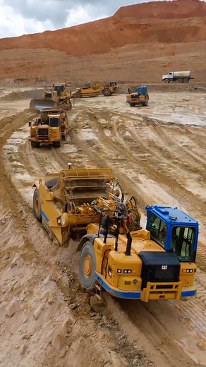 Awesome Earthmovers on Instagram: "Elevating or paddle wheel scrapers working on an LB3 Enterprises bulk earthmoving project in January 2023"