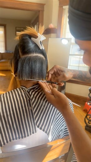 💇🏽‍♀️ The proof is in the wrist work 📸 — quality and precision every time! This bob cut with a custom color is giving very chic, soft, and natural vibes! ✨ Whether you’re going for a flawless everyday look or something special for an event, I’ve got you covered. From color to cut to finish — it’s all about enhancing your beauty with professional results 💁🏾‍♀️ 🔥 Limited appointments available — don’t just look 👀, book your next transformation today! 👉🏽 https://app.squarespacescheduling.c