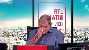 Eddy Mitchell rend hommage à Johnny Hallyday avec la chanson "Un petit peu d'amour"