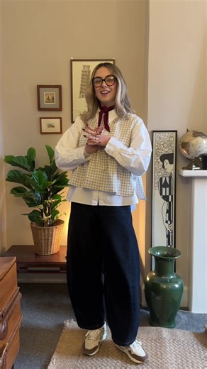 Forever using safety pins to make my oversized shirts look a little more flattering 👏 #stylehack #diy #outfitideas