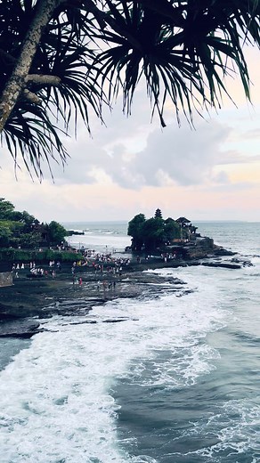 Exploring Tanah Lot: Bali's Iconic Coastal Vibes