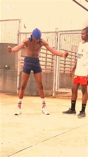 un commando camerounais 🇨🇲 mesure 2,1 m de hauteur 👈 reaktor 🍻